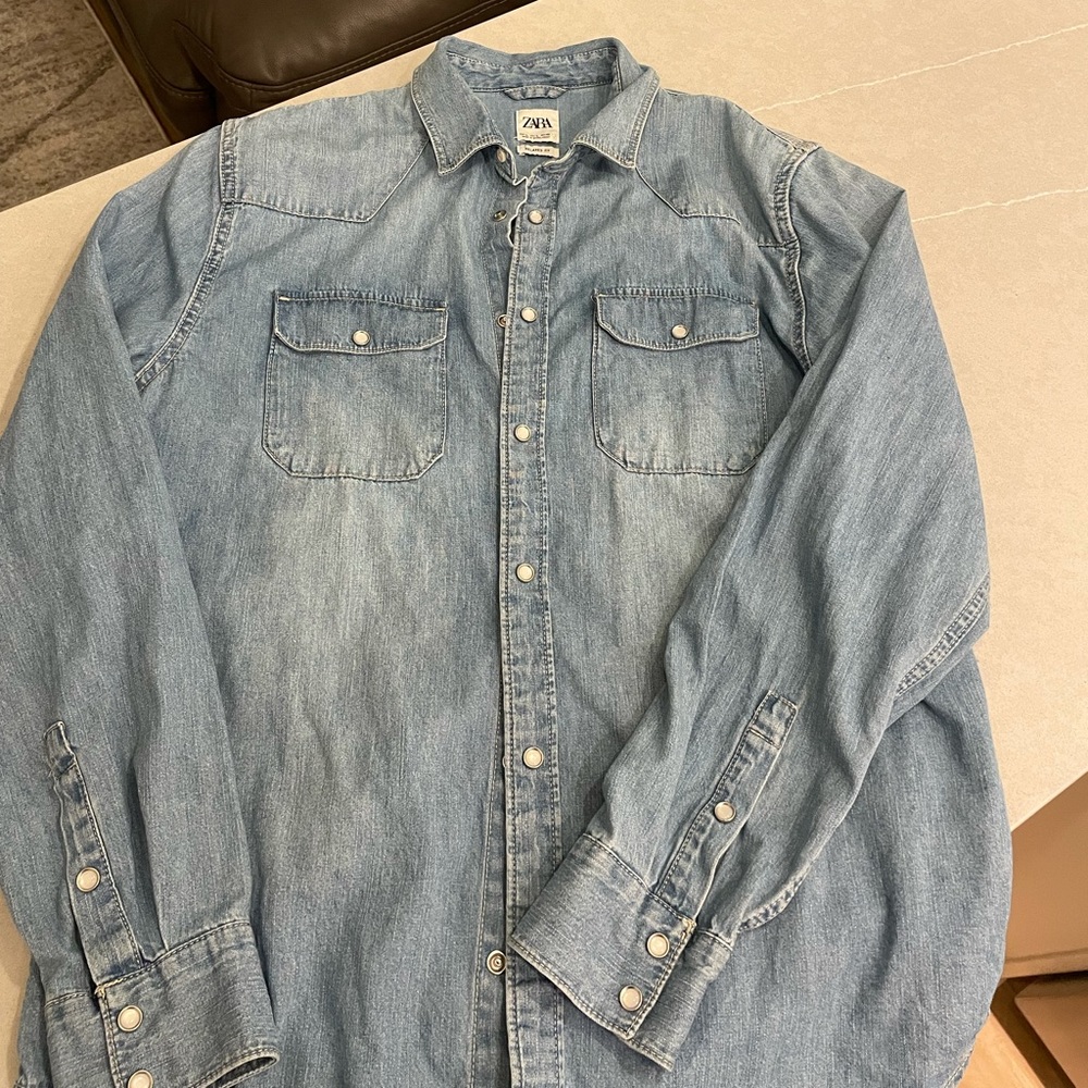 Zara men’s relaxed fit denim button down - Picture 1 of 2